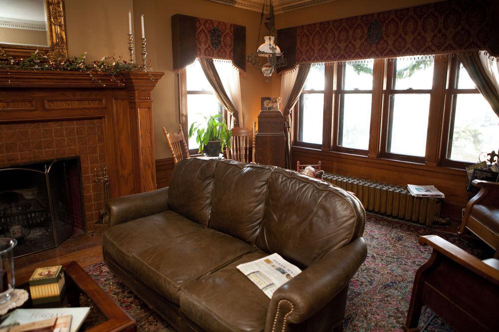 Westphal Mansion Inn Bed & Breakfast Hartford Exterior photo