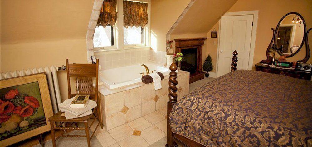 Westphal Mansion Inn Bed & Breakfast Hartford Exterior photo