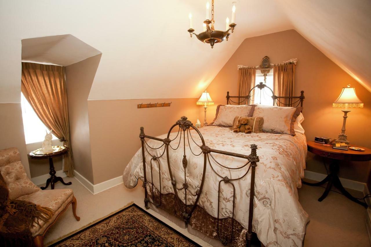 Westphal Mansion Inn Bed & Breakfast Hartford Exterior photo