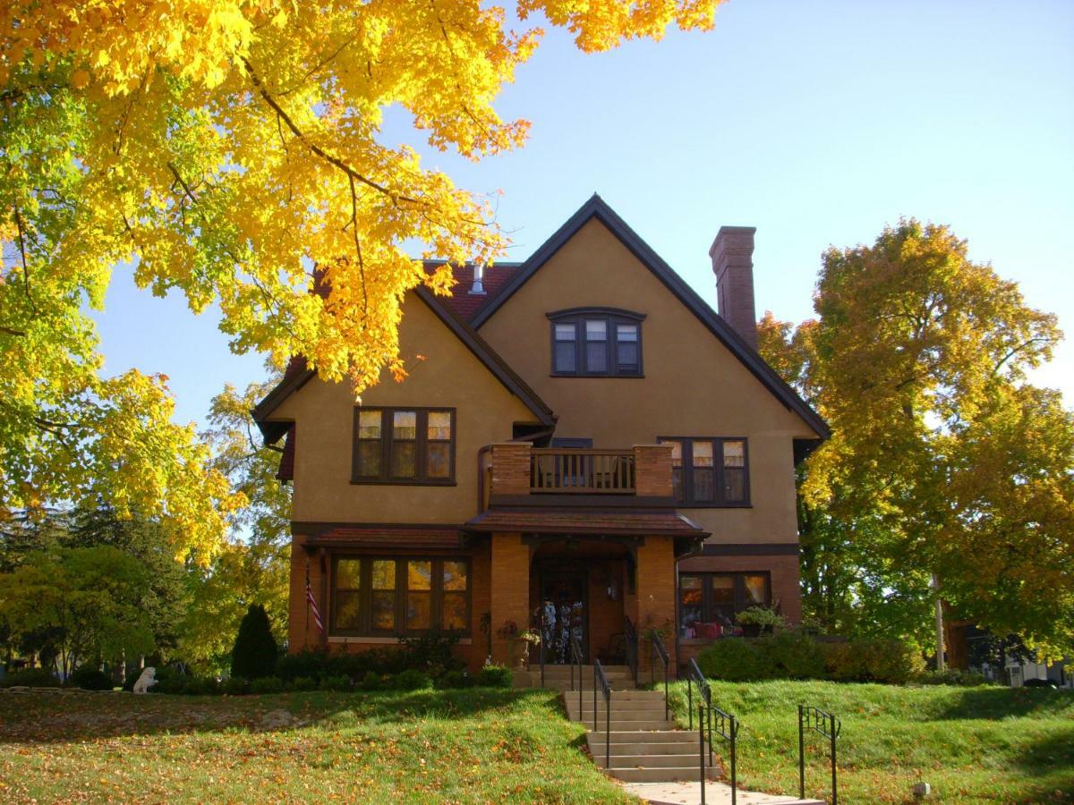Westphal Mansion Inn Bed & Breakfast Hartford Exterior photo